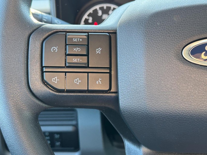 Ford Super Duty F-250 SRW Vehicle Full-screen Gallery Image 20