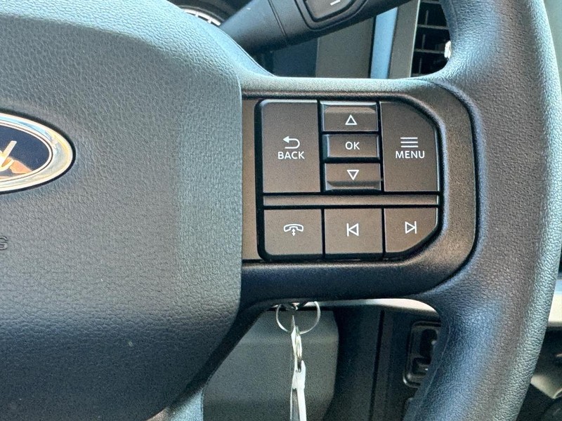 Ford Super Duty F-250 SRW Vehicle Full-screen Gallery Image 21