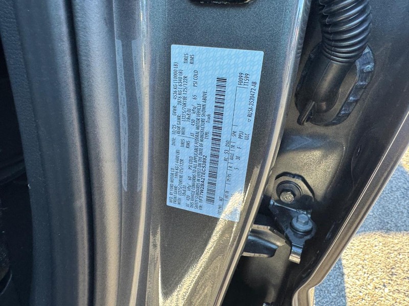 Ford Super Duty F-250 SRW Vehicle Full-screen Gallery Image 23