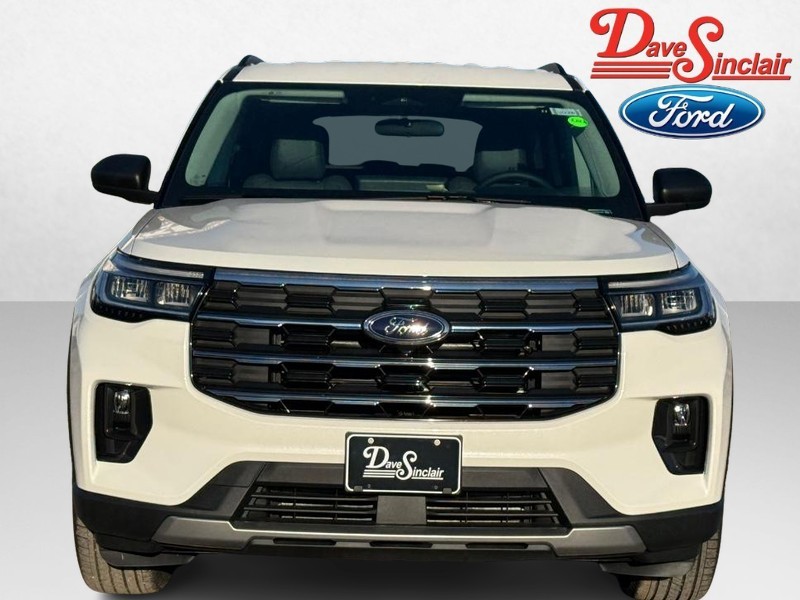 Ford Explorer Vehicle Full-screen Gallery Image 02