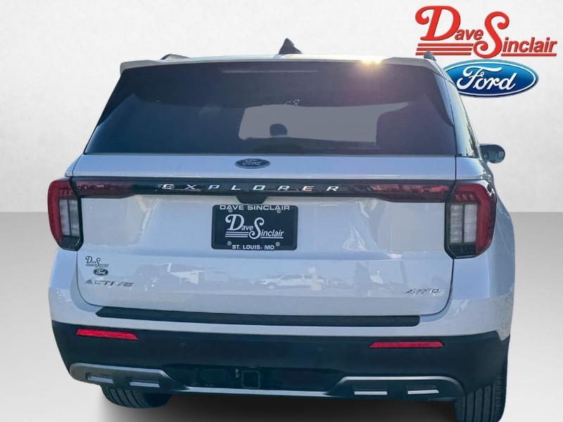 Ford Explorer Vehicle Full-screen Gallery Image 08