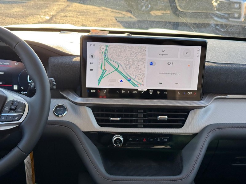 Ford Explorer Vehicle Full-screen Gallery Image 17