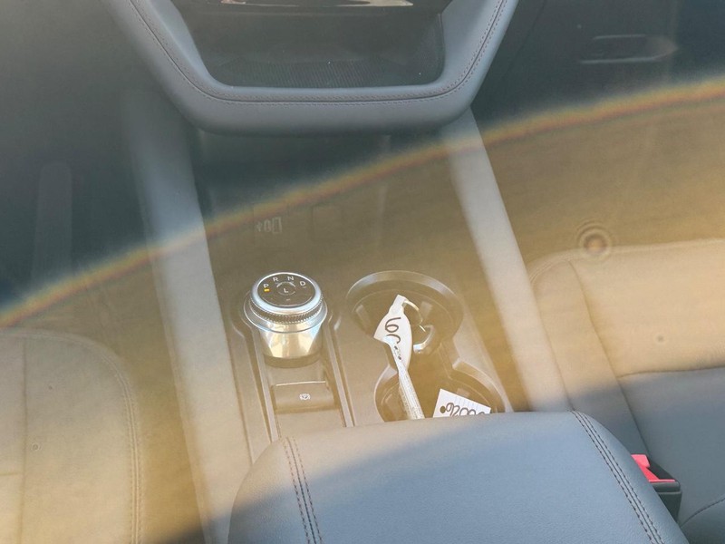 Ford Explorer Vehicle Full-screen Gallery Image 18