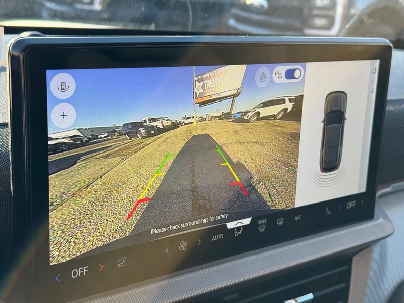 Ford Explorer Vehicle Full-screen Gallery Image 26