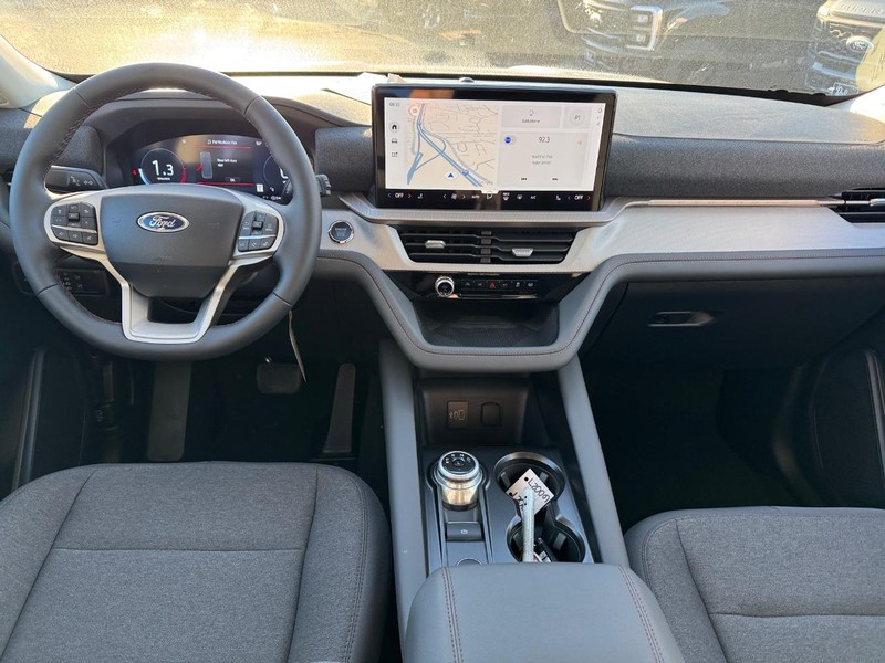 Ford Explorer Vehicle Image 14