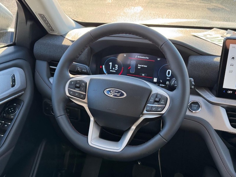 Ford Explorer Vehicle Image 15