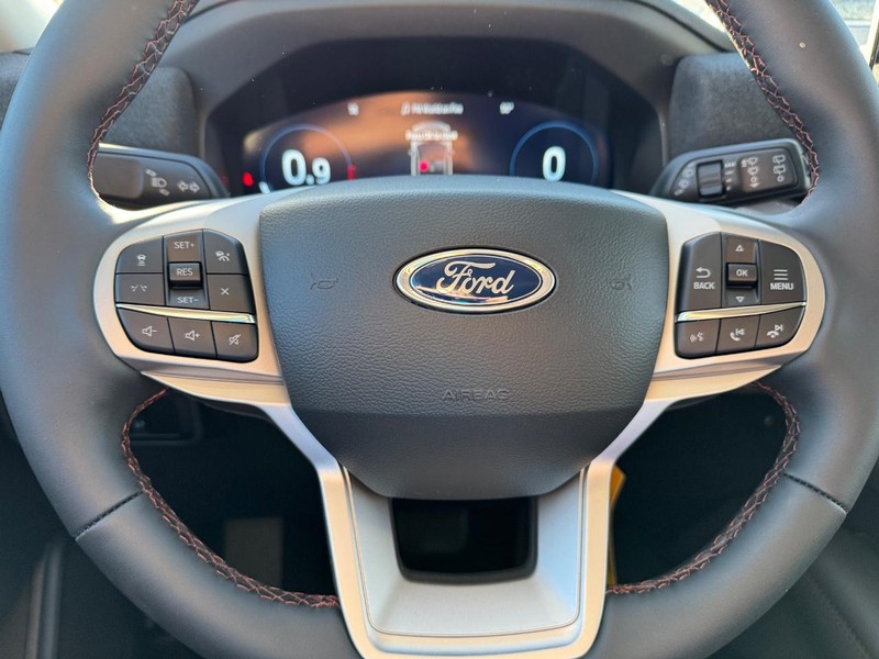 Ford Explorer Vehicle Image 20