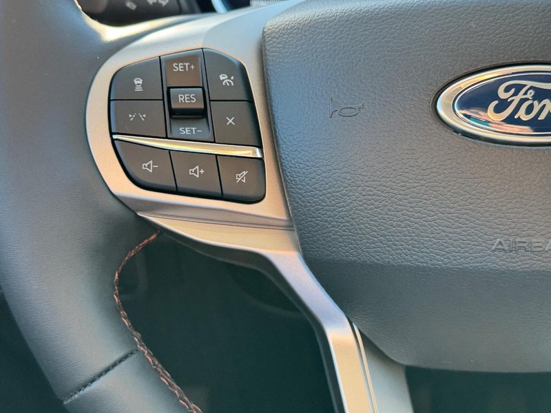 Ford Explorer Vehicle Image 21