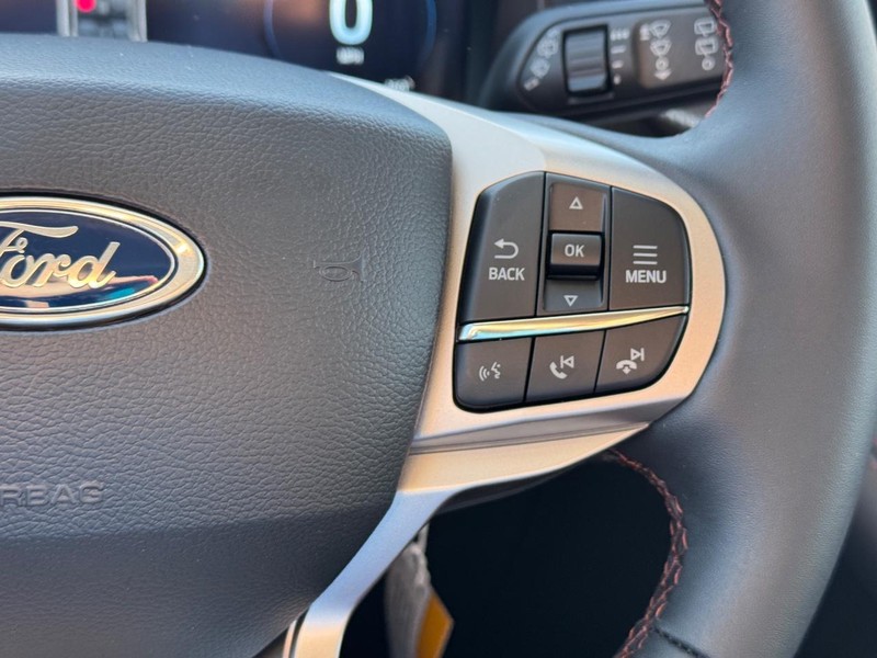 Ford Explorer Vehicle Image 22