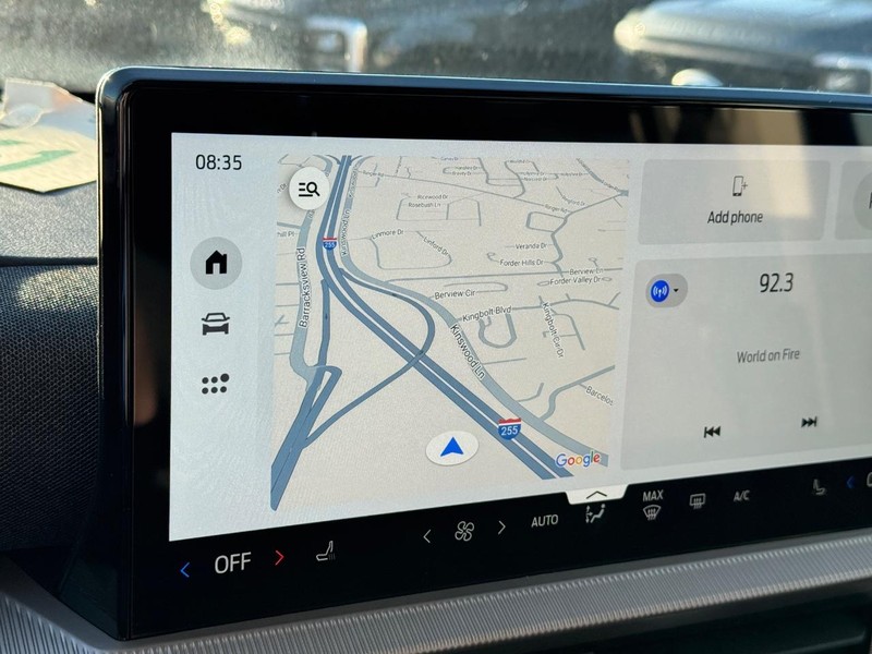 Ford Explorer Vehicle Image 23