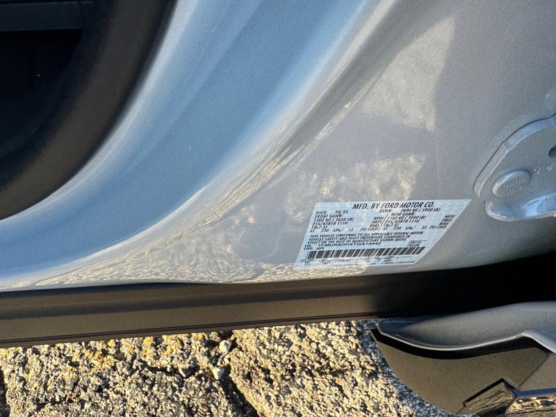 Ford Explorer Vehicle Image 26