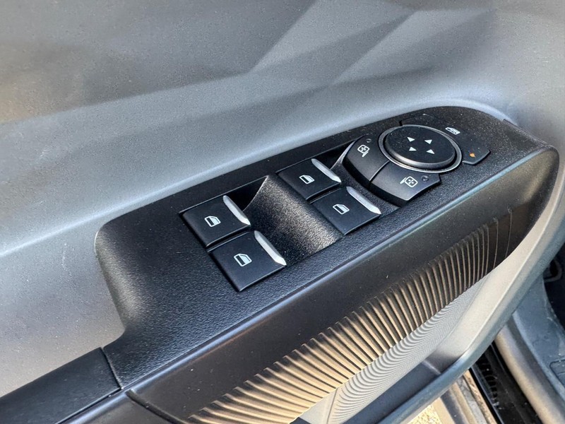 Ford Maverick Vehicle Full-screen Gallery Image 18