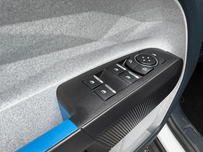 Ford Maverick Vehicle Full-screen Gallery Image 18