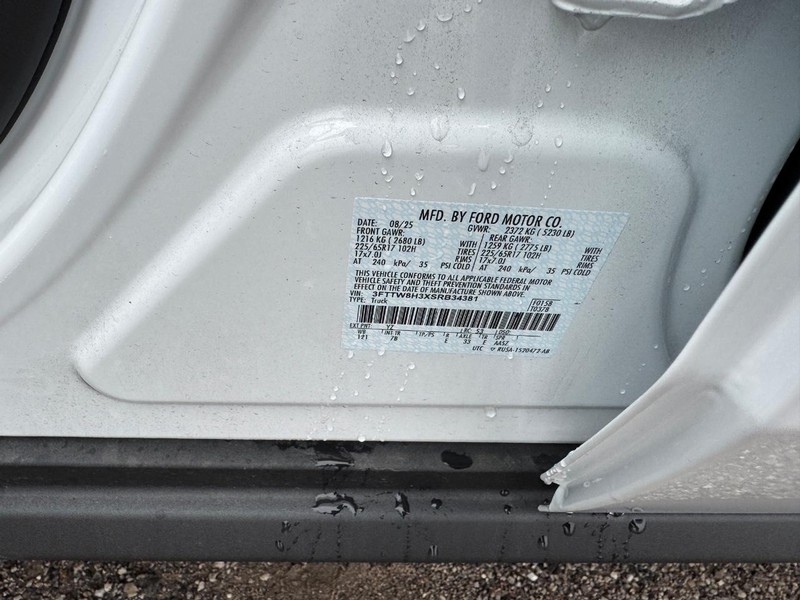 Ford Maverick Vehicle Full-screen Gallery Image 24