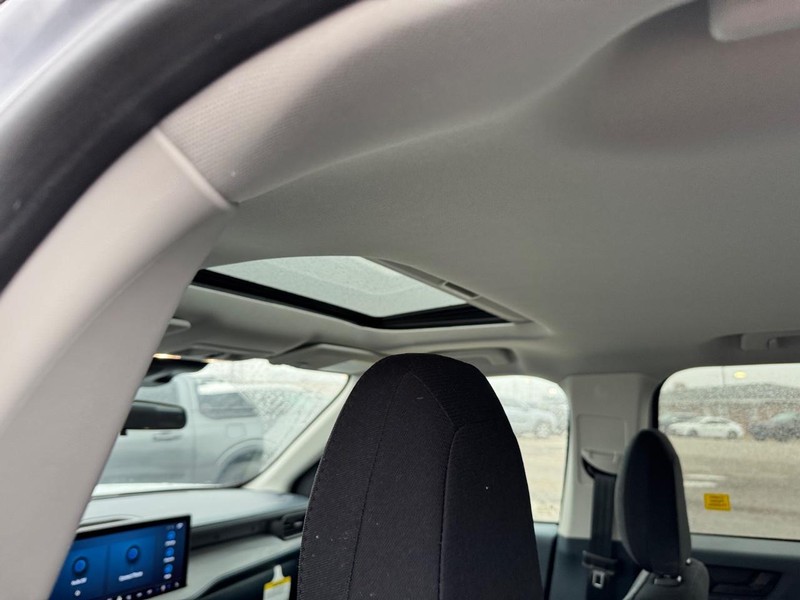 Ford Maverick Vehicle Full-screen Gallery Image 13