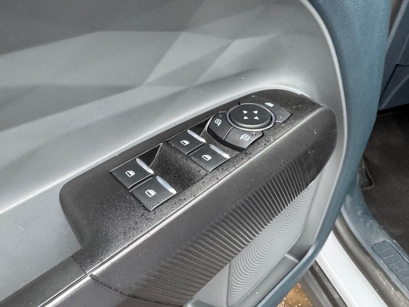 Ford Maverick Vehicle Full-screen Gallery Image 19