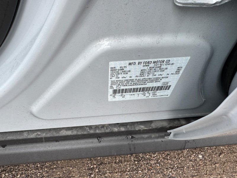 Ford Maverick Vehicle Full-screen Gallery Image 25