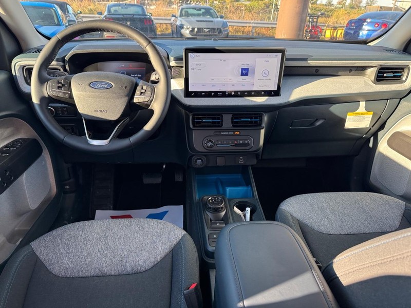 Ford Maverick Vehicle Full-screen Gallery Image 13