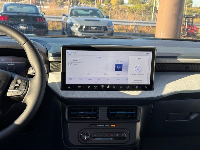 Ford Maverick Vehicle Full-screen Gallery Image 15