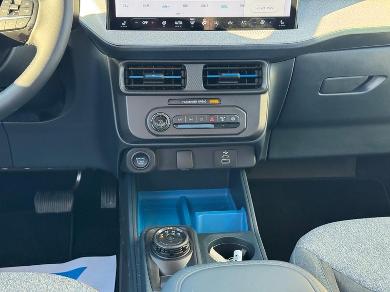 Ford Maverick Vehicle Full-screen Gallery Image 16