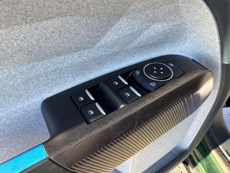 Ford Maverick Vehicle Full-screen Gallery Image 18