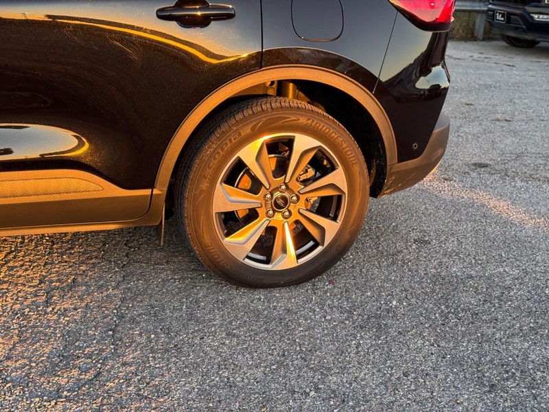 Ford Escape Vehicle Image 11