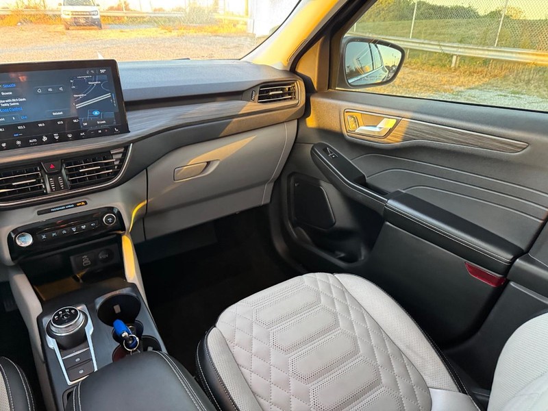 Ford Escape Vehicle Image 15