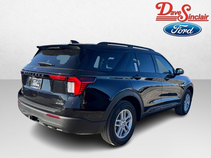 Ford Explorer Vehicle Full-screen Gallery Image 07