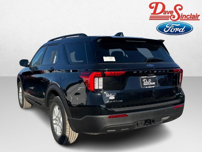 Ford Explorer Vehicle Full-screen Gallery Image 09