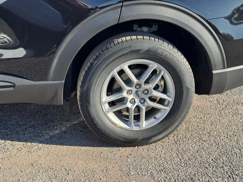 Ford Explorer Vehicle Full-screen Gallery Image 11