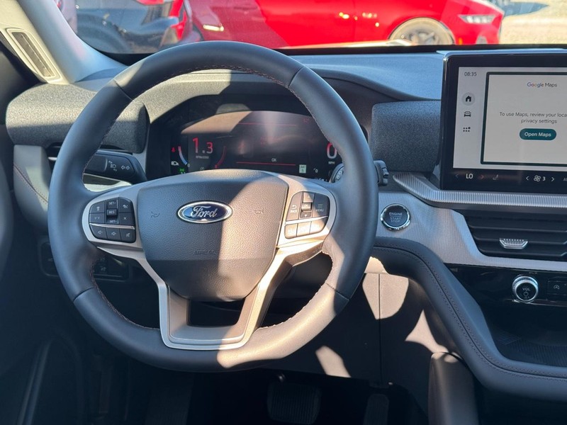 Ford Explorer Vehicle Full-screen Gallery Image 14