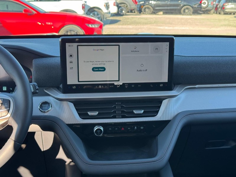 Ford Explorer Vehicle Full-screen Gallery Image 15