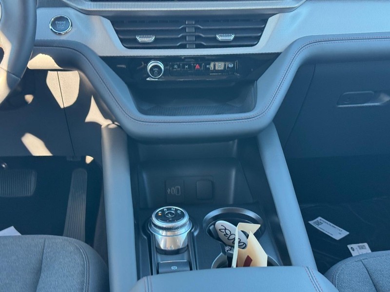 Ford Explorer Vehicle Full-screen Gallery Image 16