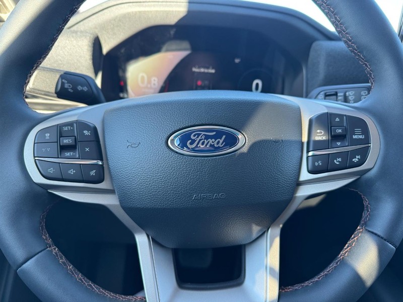 Ford Explorer Vehicle Full-screen Gallery Image 19