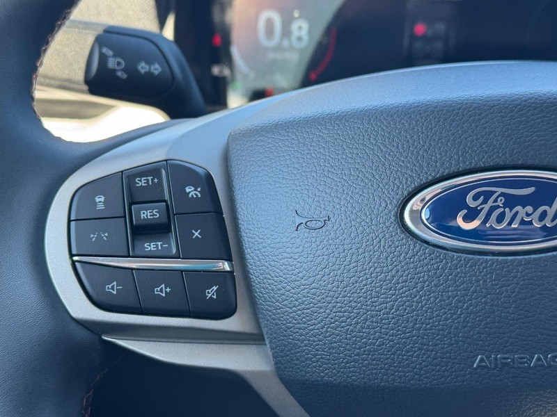 Ford Explorer Vehicle Full-screen Gallery Image 20