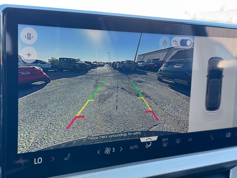 Ford Explorer Vehicle Full-screen Gallery Image 23