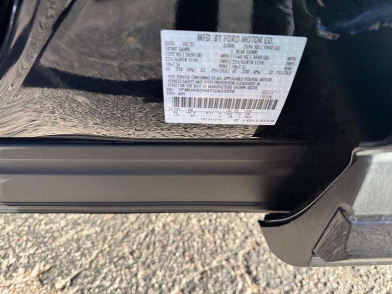 Ford Explorer Vehicle Full-screen Gallery Image 24