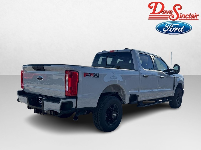 Ford Super Duty F-250 SRW Vehicle Image 07