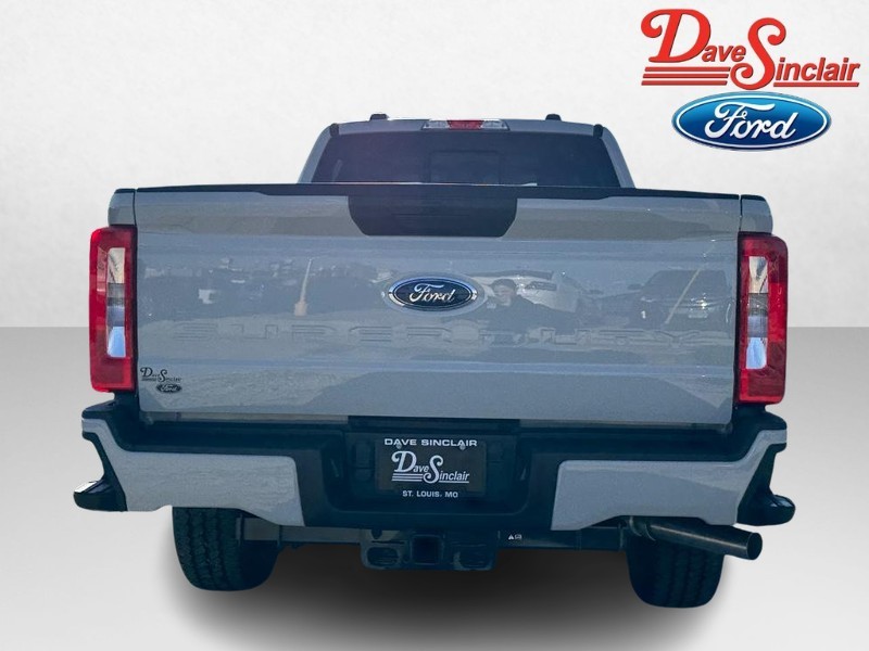 Ford Super Duty F-250 SRW Vehicle Image 08