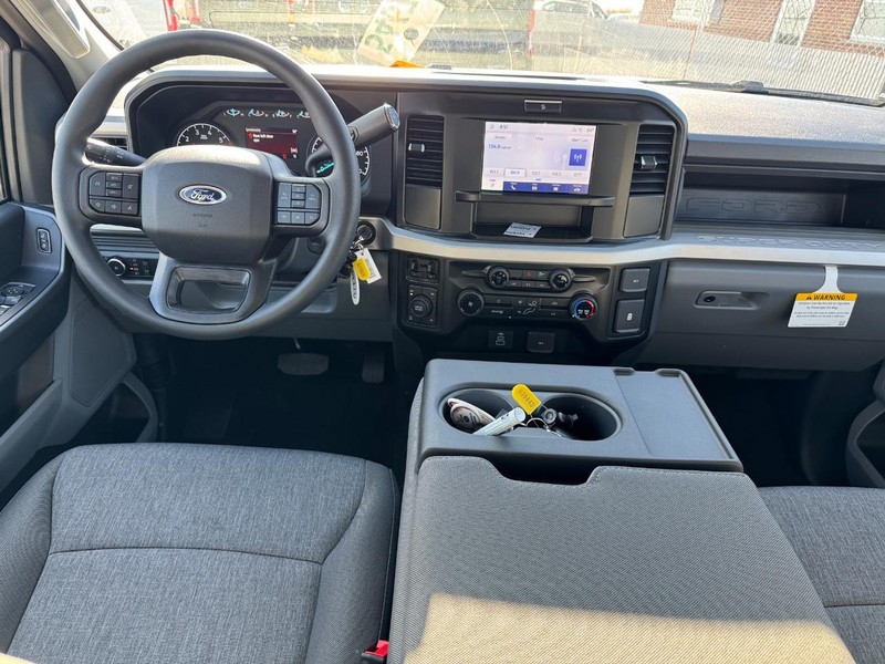 Ford Super Duty F-250 SRW Vehicle Image 13