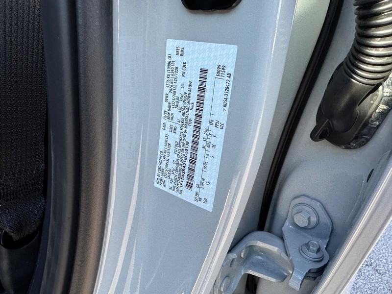 Ford Super Duty F-250 SRW Vehicle Image 23