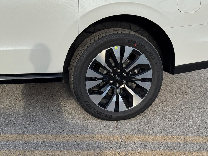 Ford Expedition Max Vehicle Image 11