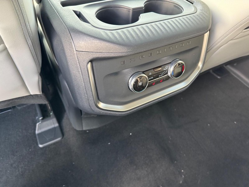 Ford Expedition Max Vehicle Image 13