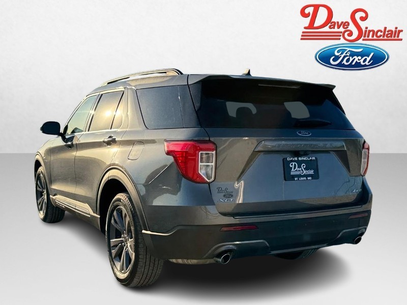 Ford Explorer Vehicle Full-screen Gallery Image 09