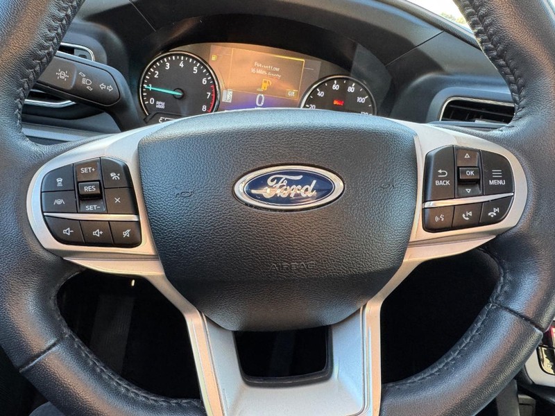 Ford Explorer Vehicle Full-screen Gallery Image 20