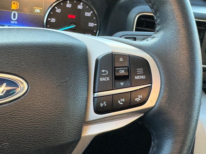 Ford Explorer Vehicle Full-screen Gallery Image 22