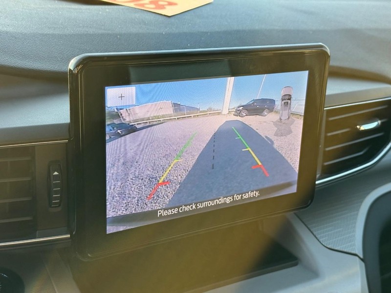 Ford Explorer Vehicle Full-screen Gallery Image 25