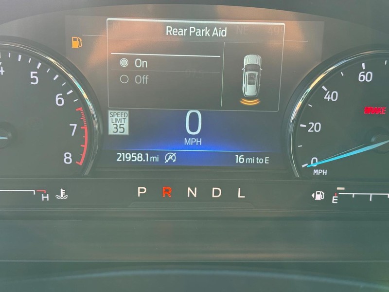 Ford Explorer Vehicle Full-screen Gallery Image 26