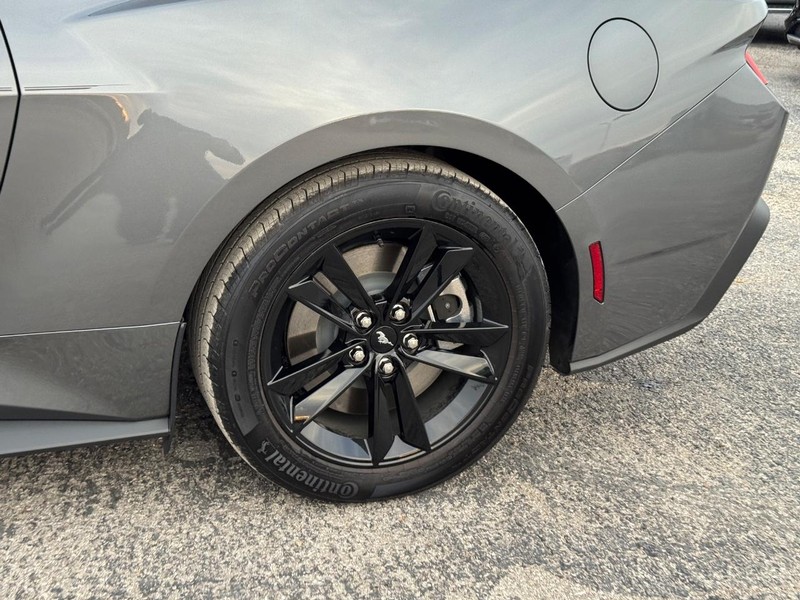 Ford Mustang Vehicle Full-screen Gallery Image 11