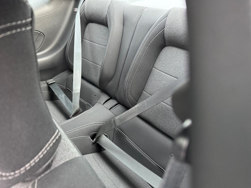 Ford Mustang Vehicle Full-screen Gallery Image 12